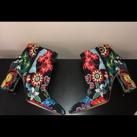 Stuart Weitzman”PureMuilti”Embroid.Ankle Boot-38.5 - Picture 3 of 9